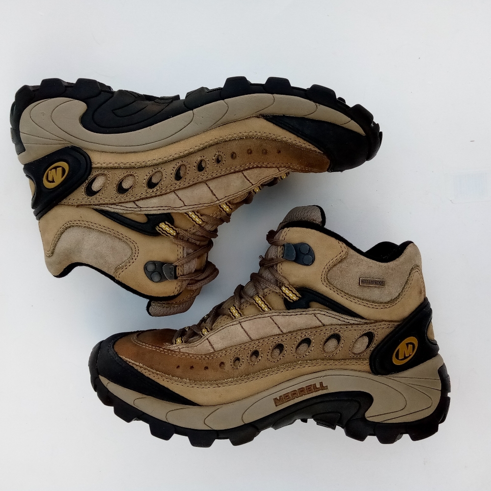 Merrell Pulse Mid Waterproof Women's 6.5 Some Discoloration/ Darkening on Toe 🌎